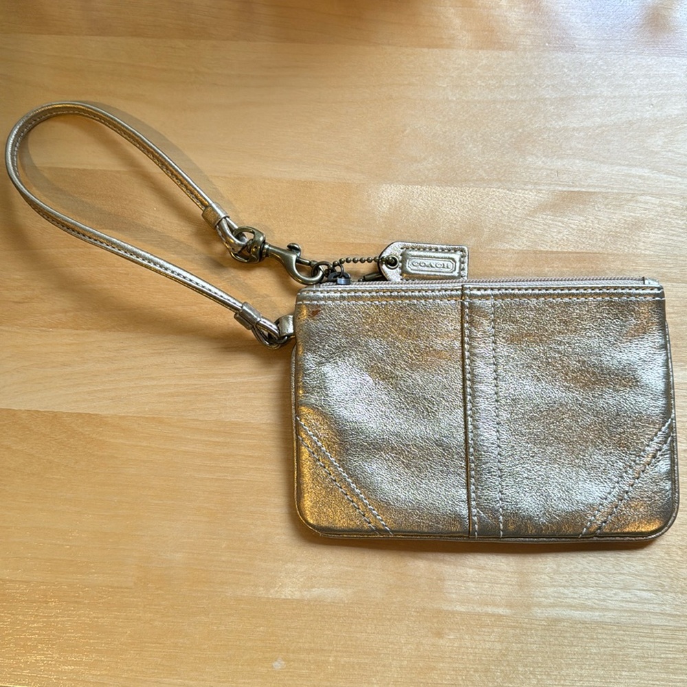 🌟Vintage Y2K metallic gold coach wristlet/wallet 🌟